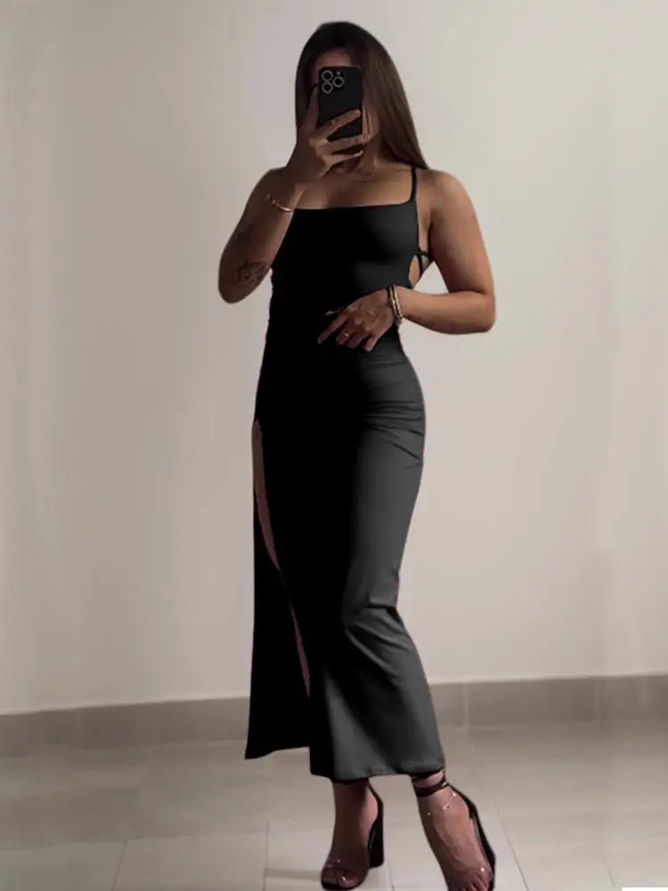 A bold and sexy summer dress featuring a halter strap design, curve‑hugging fit, and sleek high‑sensibility style. This mini bodycon dress shapes the silhouette with a chic “Spice Girl” vibe—perfect for parties, nig