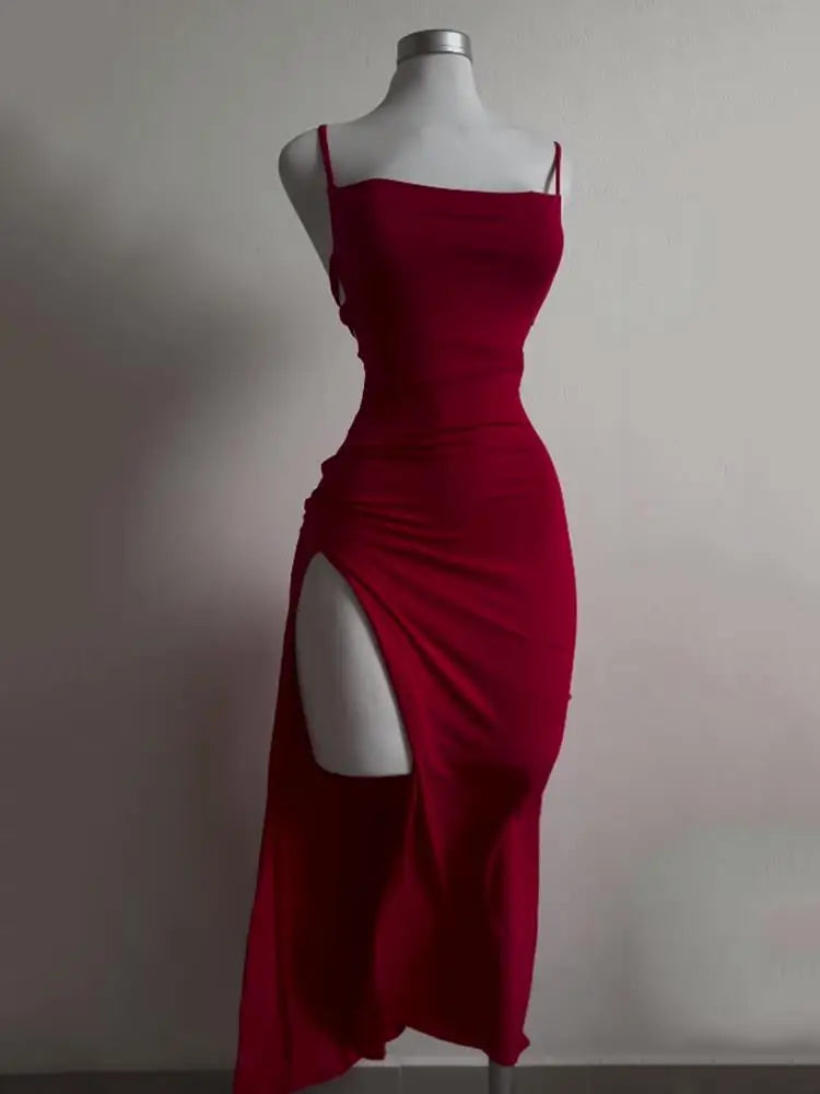 A bold and sexy summer dress featuring a halter strap design, curve‑hugging fit, and sleek high‑sensibility style. This mini bodycon dress shapes the silhouette with a chic “Spice Girl” vibe—perfect for parties, nig